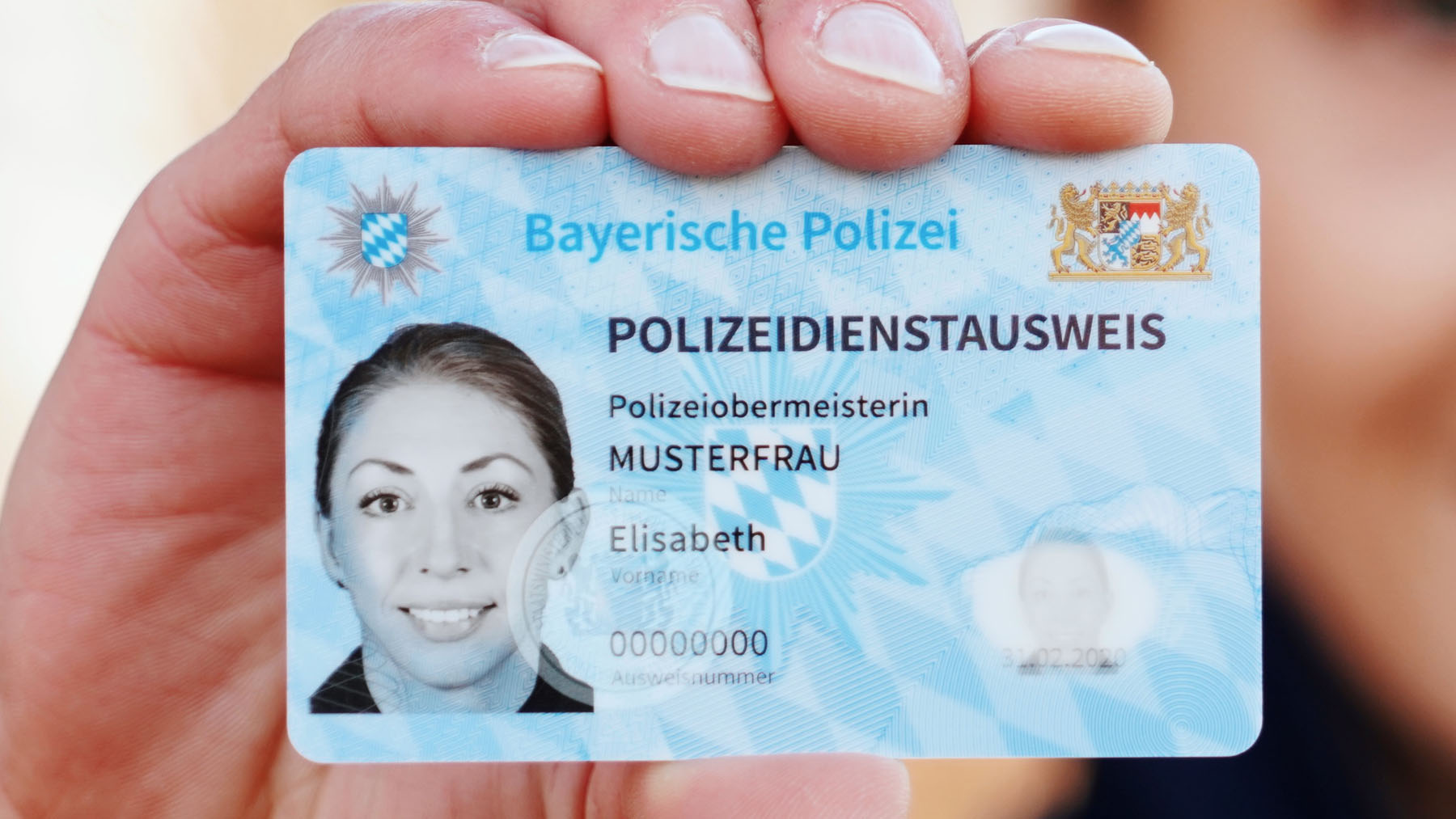 Neue Hightec-Ausweise für Bayerische Polizei
